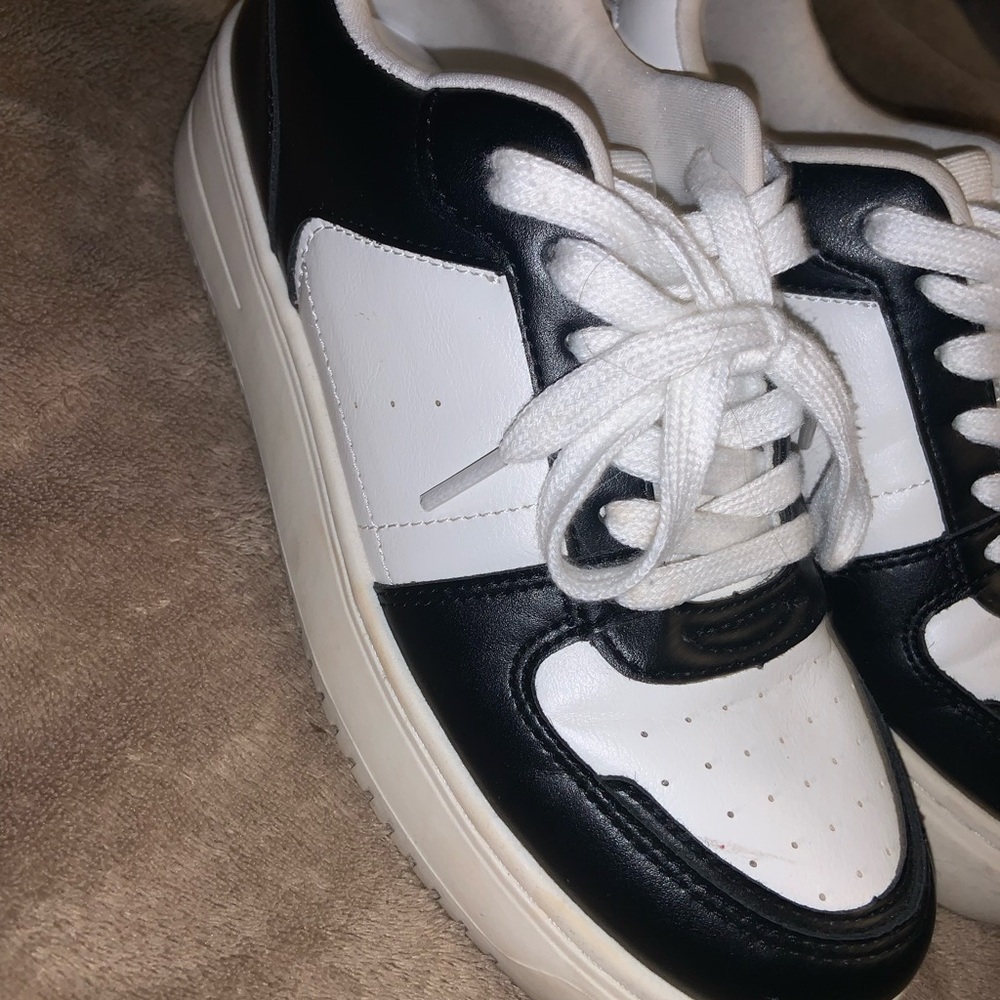Wild Fable Black and White Womens Sneakers